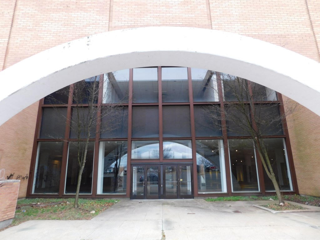 G Fox
Enfield Square Mall
Enfield, Ct.